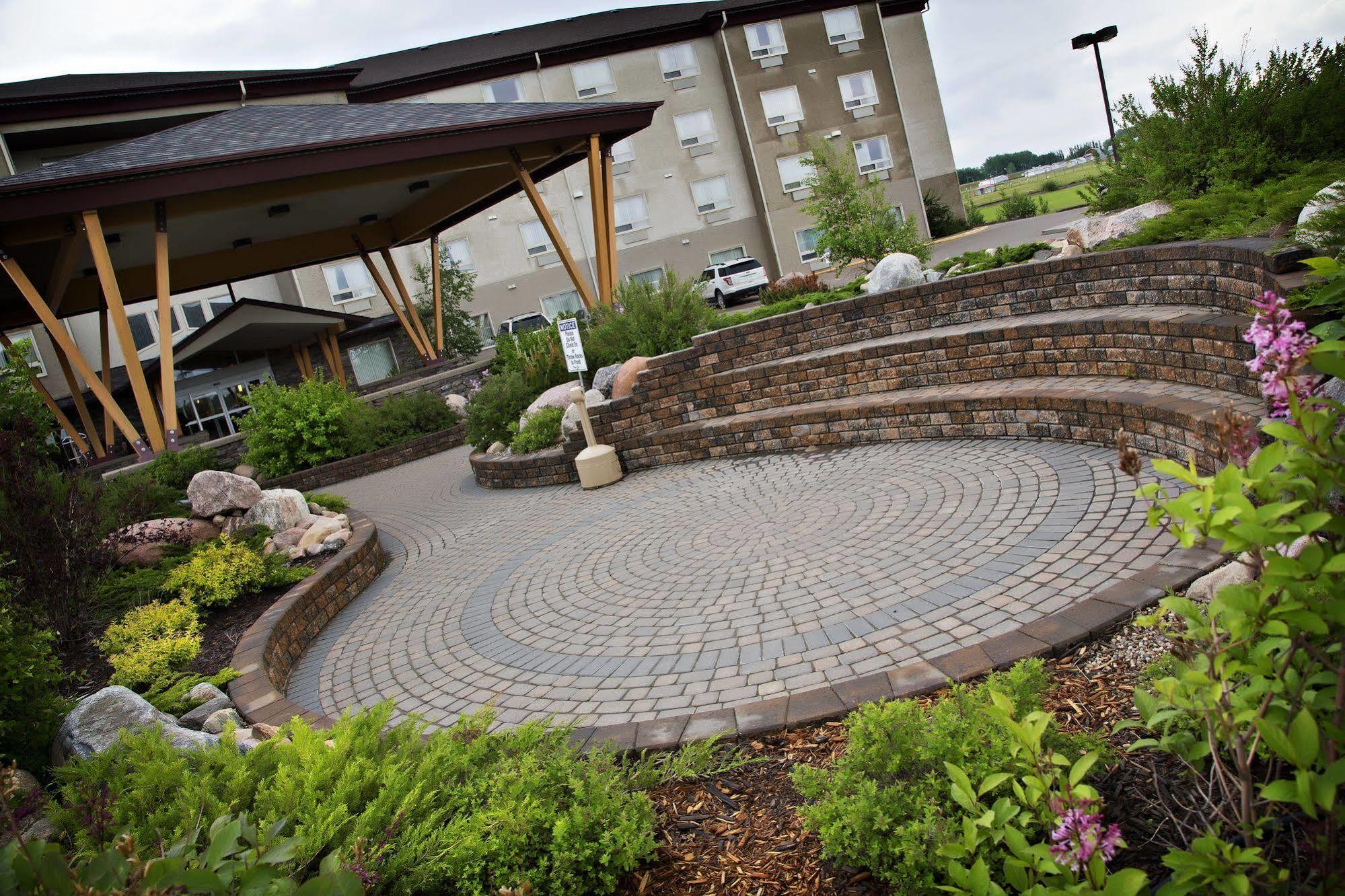 Gold Eagle Lodge North Battleford Exterior photo